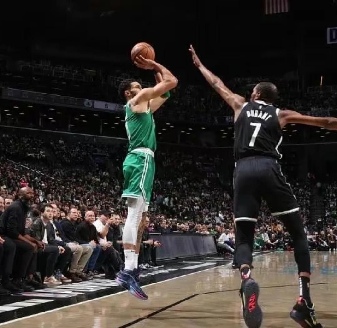 塔图姆迎来十赛季高光表现，篮网球迷沸腾！